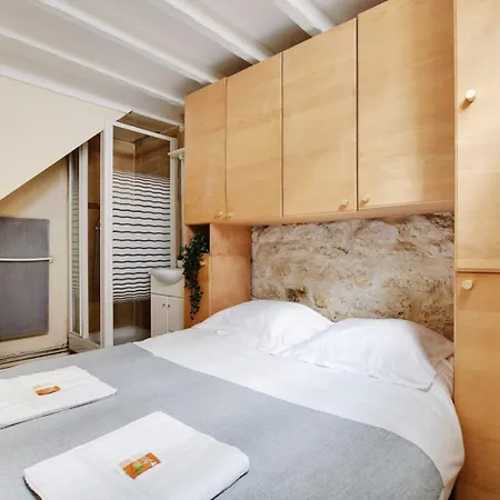 Duplex 8 Personnes A 10 Minutes Des Champs-elysees